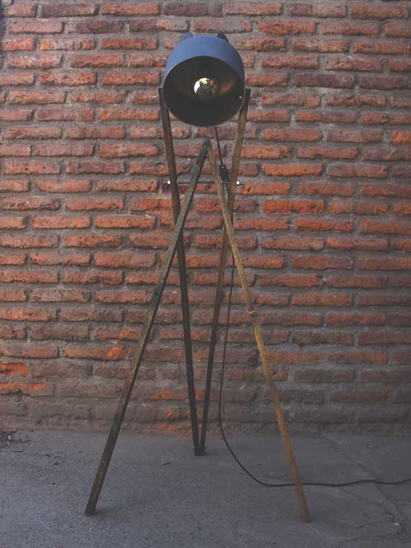 Lámpara de pie- Patilarga